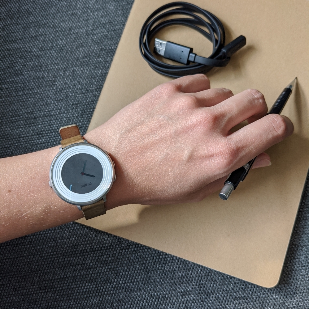 Pebble time round. Smartwatch.
